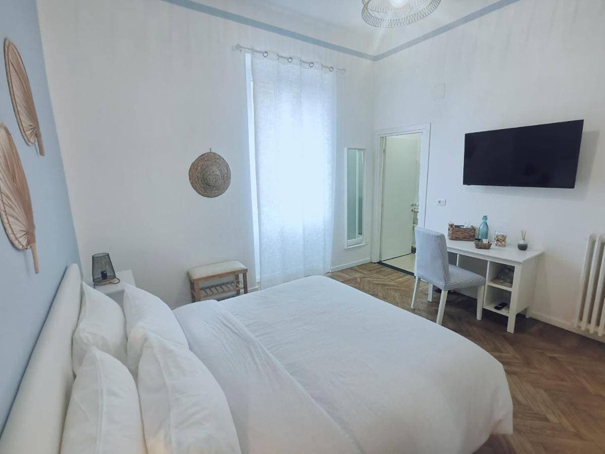 Foto 3 von 23: Double Room with Private Bathroom