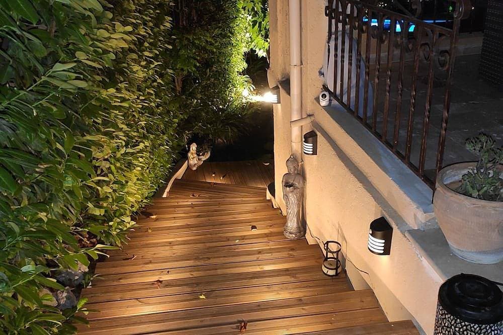 Foto 6 von 23: Superb Apt 3p garden level villa with pool