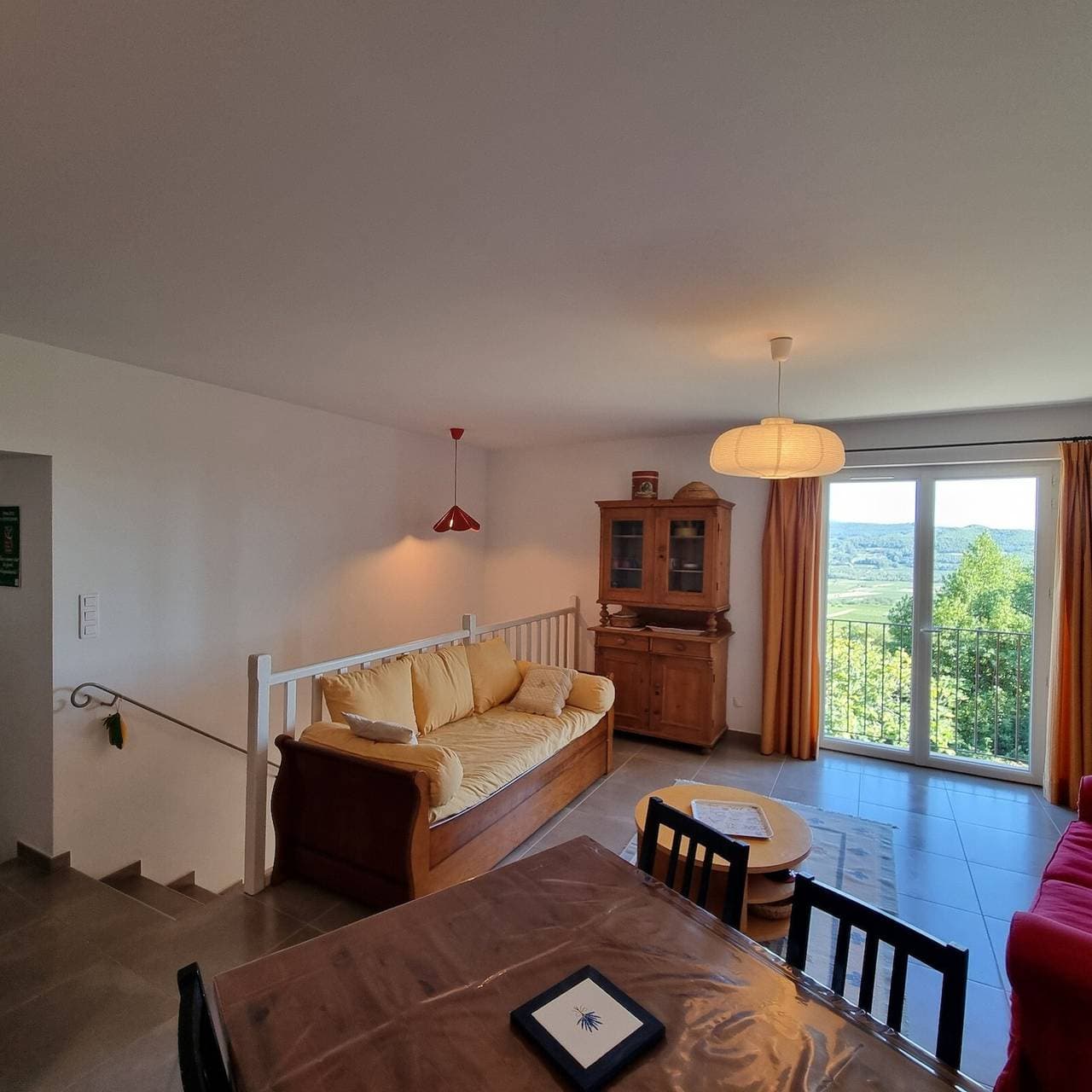 Foto 4 von 21: Apartment 'La Roseraie Des Côtes' mit privatem Pool, Garten und WLAN