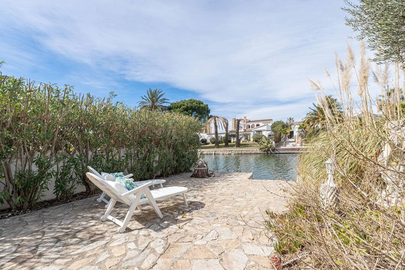 Foto 6 von 41: Moderne Villa mit zwei Schlafzimmern und 12,5m Liegeplatz im Ebro-Sektor