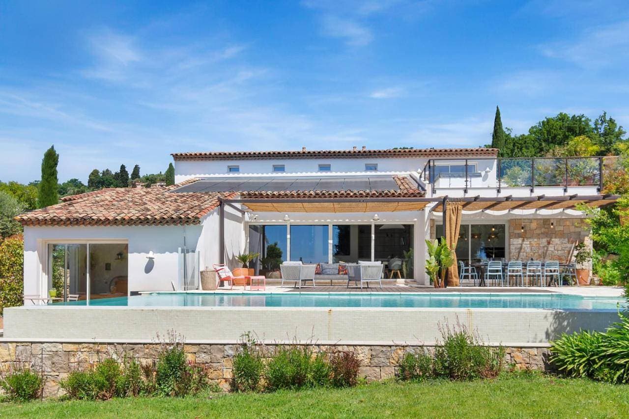 Foto 2 von 67: Villa with Private Pool