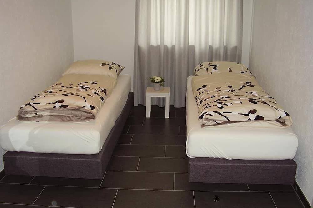 Foto 6 von 29: Hotel Brasserie Typisch - Doppelzimmer, Dusche oder Bad, Wc, Komfort