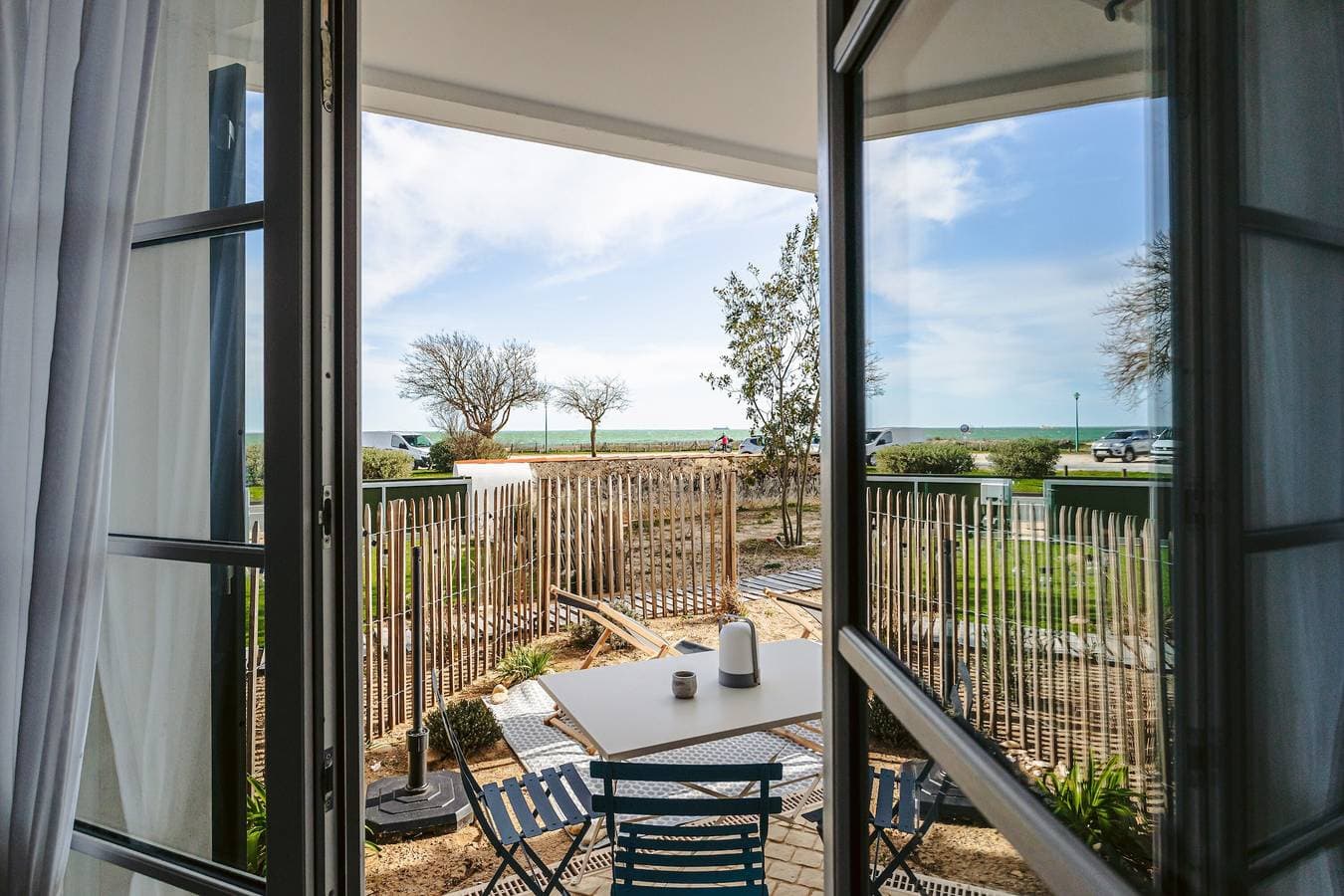 Foto 12 von 25: Appartement La Dune mit kleinem Garten, Meerblick, privater Terrasse und WLAN