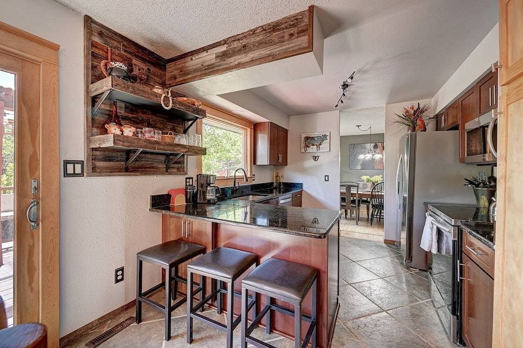 Serene Rustic Haven, Huge Yard & Decks , ZenDen 1