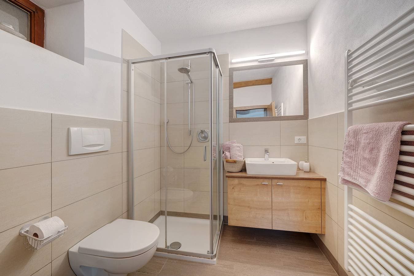 Foto 10 von 22: Ferienwohnung "Mayenburg" mit Bergblick, Gemeinschaftsgarten und Pool
