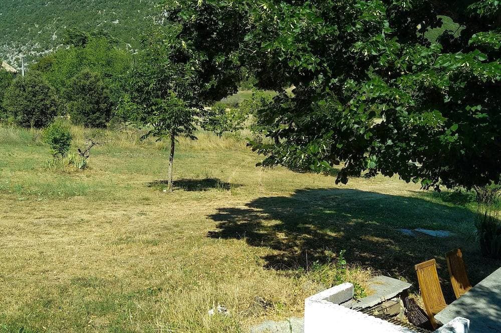 Foto 6 von 12: Quiet country house 90 m2 with swimming pool/ jacuzzi/ large garden/ terrace