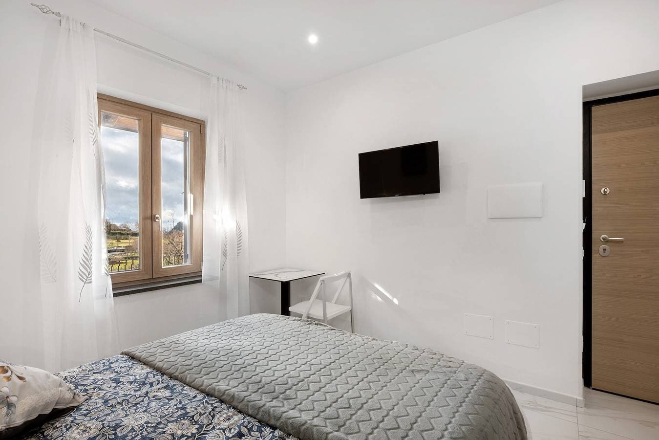 Foto 9 von 20: Zimmer Mare mit privatem Bad und Bergblick