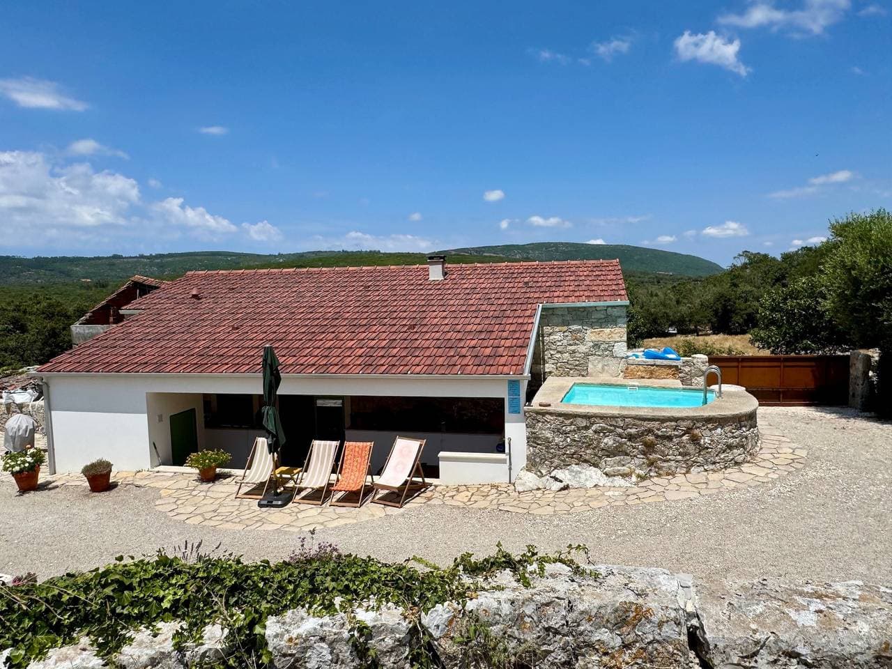 Foto 2 von 34: Landhaus 'Curva' mit Bergblick, privatem Pool und WLAN