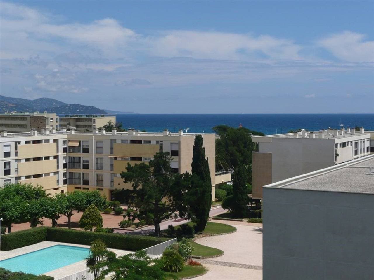 Foto 13 von 18: Le Lavandou: Apt 2P, 4 pers, piscine, tennis et parking, proche plage et marché.