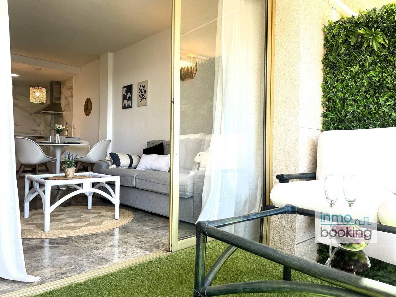 Foto 12 von 48: Ferienwohnung für 5 Personen mit Seeblick