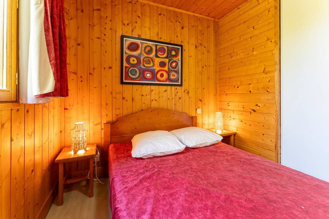 Foto 10 von 28: Chalet 'Gite Lavande' mit Gemeinschaftspool, privater Terrasse und WLAN