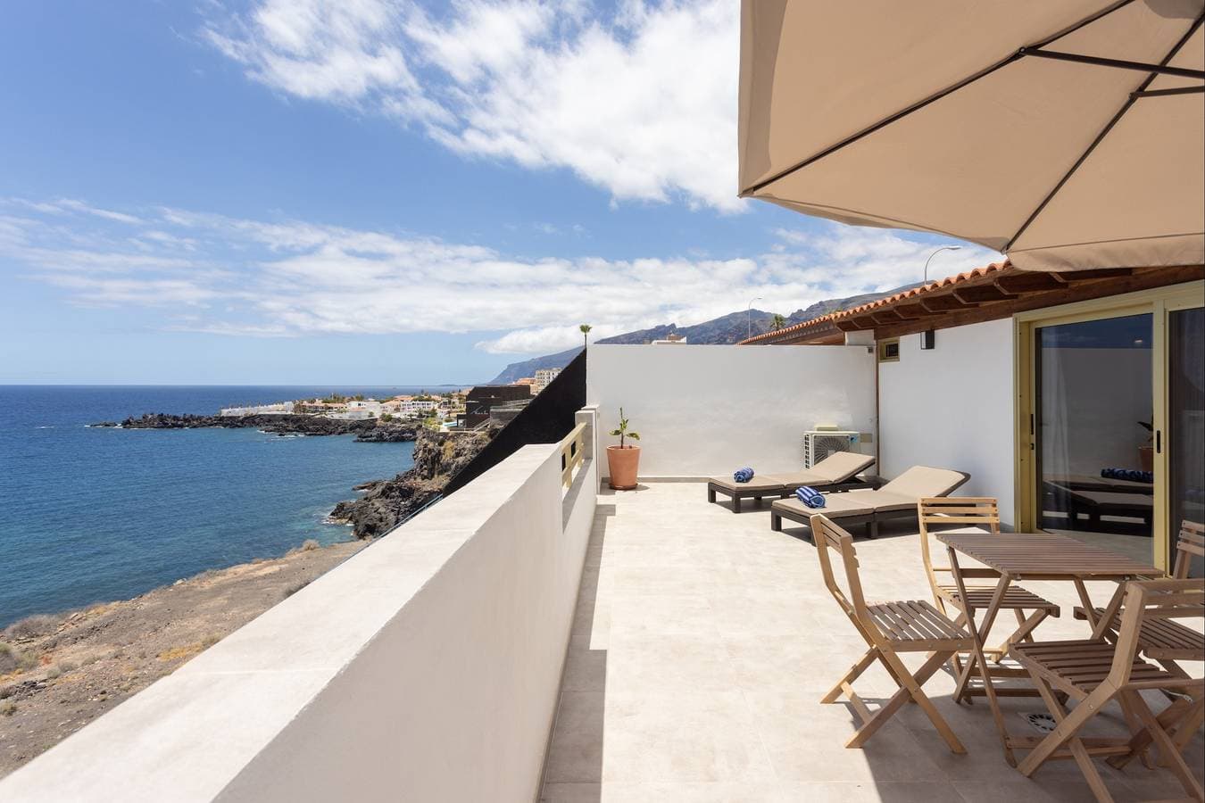 Spectacular Duplex Seafront with awesome sunsets ! 1