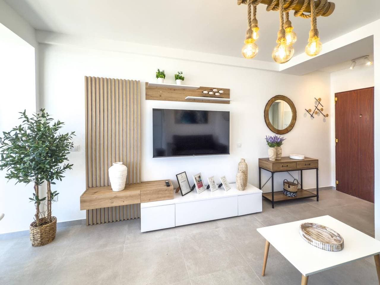 Foto 6 von 25: Moderne Wohnung in Estepona, Bergblick