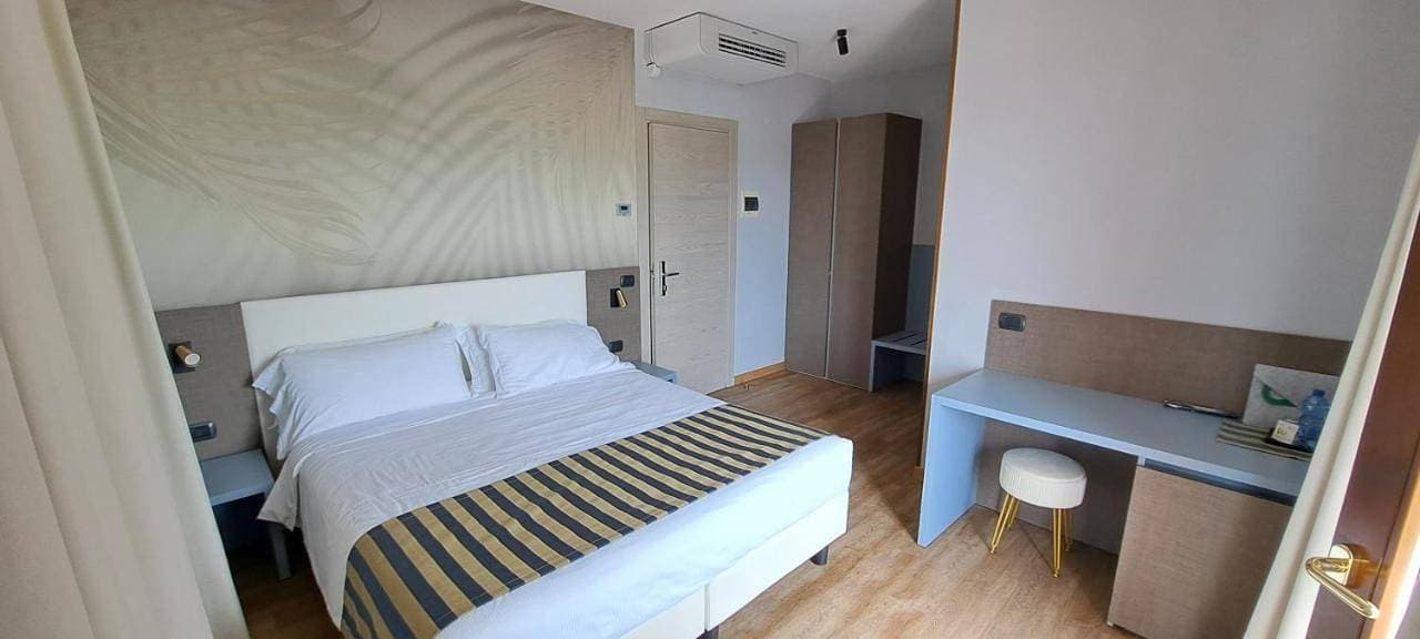 Foto 5 von 12: Double Room with Balcony