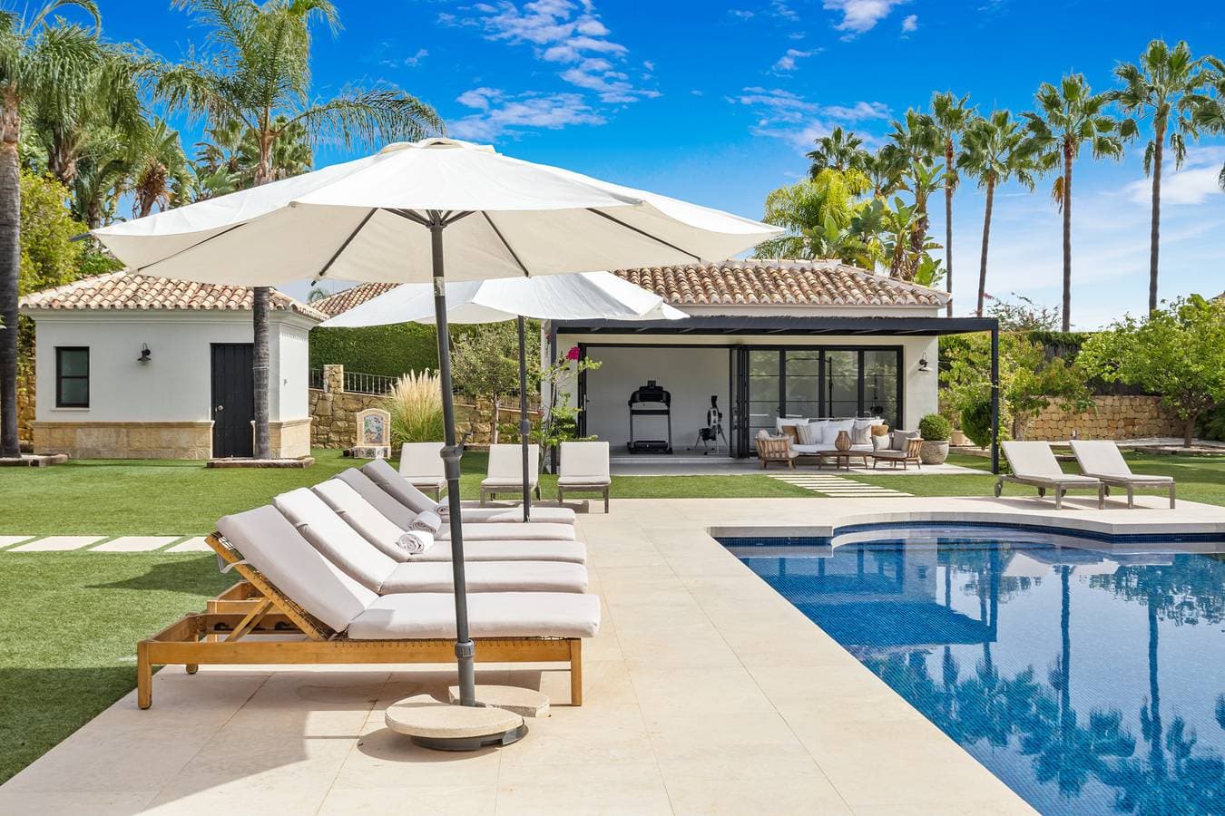 Foto 5 von 46: Villa Paraiso - Gym | Putting Green | Heated Pool