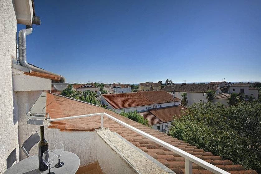 Studioapartment in Poreč mit Meerblick, Balkon, Klimaanlage, W-Lan (819-6) 1
