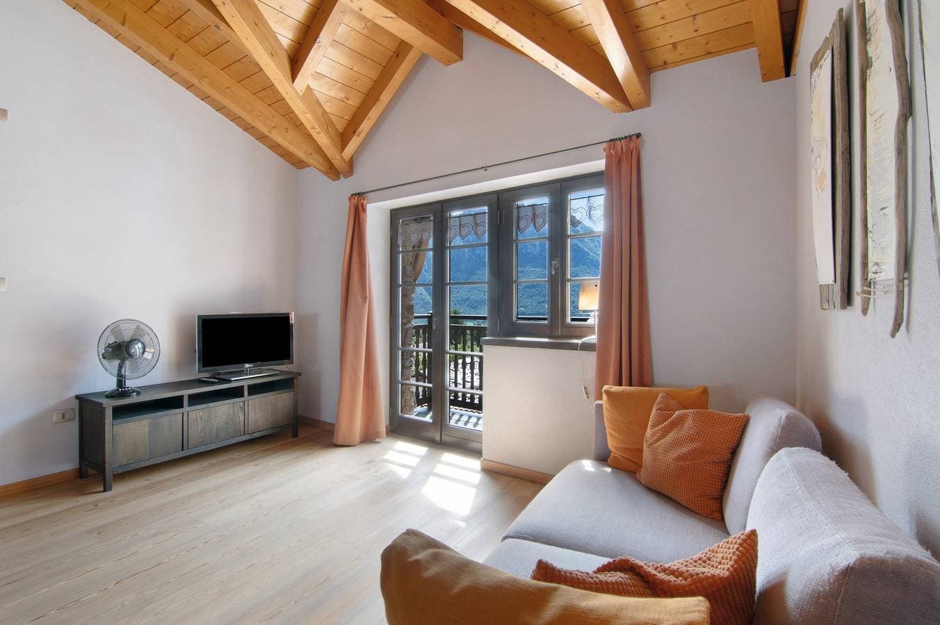 Foto 5 von 33: Ferienhaus 'Pollicina' mit Bergblick und Balkon