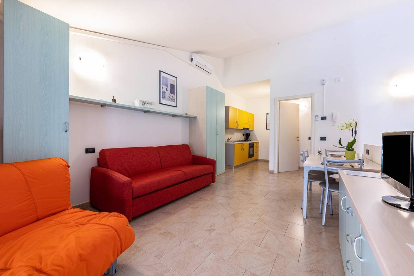 Foto 5 von 15: Studio-Apartment „Cozy Le Vele 7 Garda Lake“ mit Bergblick, WLAN und Klimaanlage