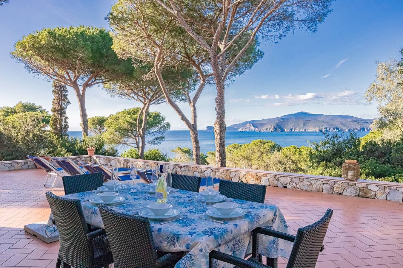 Foto 4 von 54: Villa für 8 Personen mit Terrasse