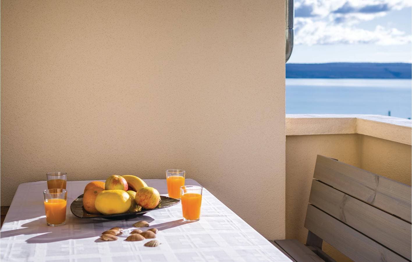 Foto 7 von 32: Apartment am Meer mit Terrasse, Küche und Parkplatz – 2,5 km von Novigrad entfernt
