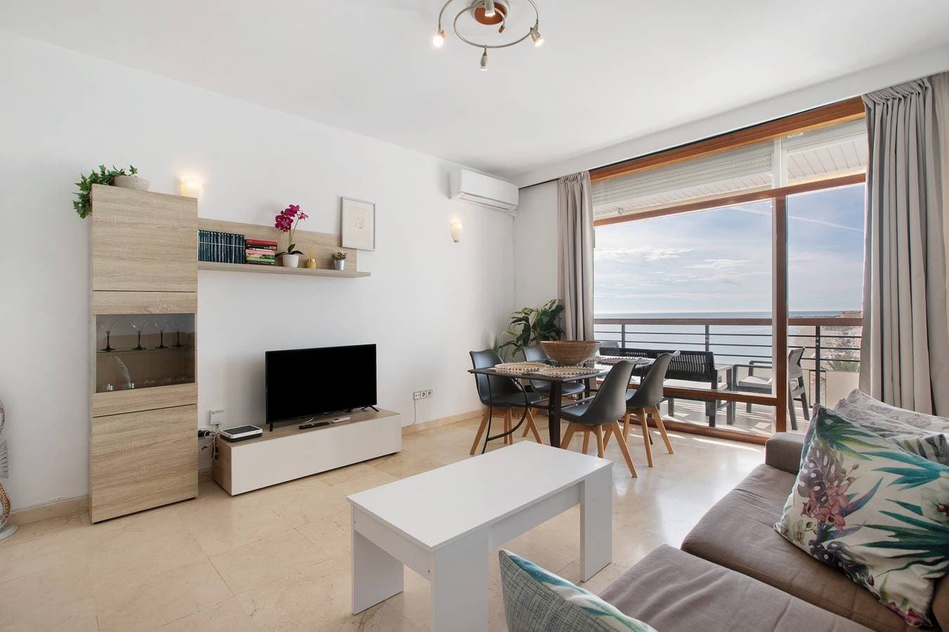 Foto 8 von 38: Apartment 'Primera Linea Vistas Panoramicas' mit Meerblick, WLAN und Klimaanlage