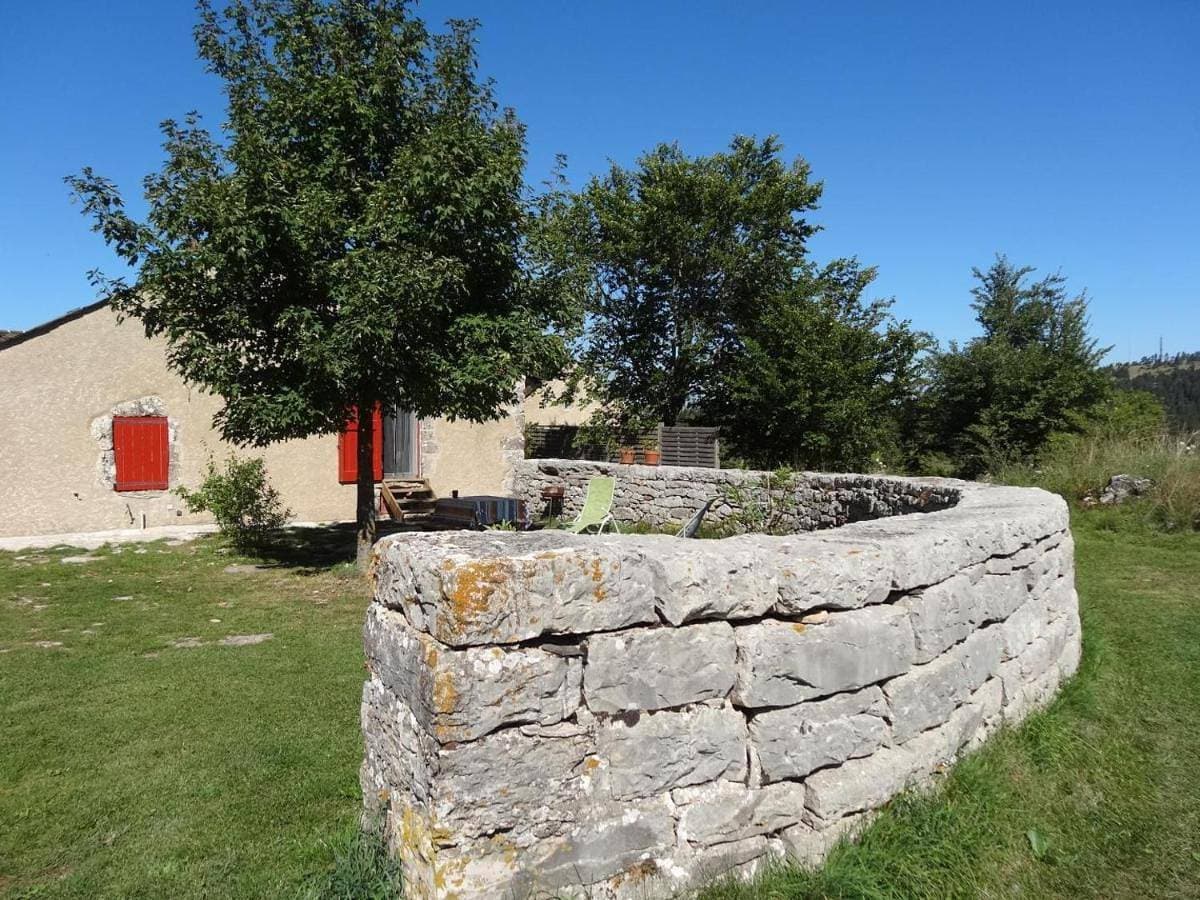 Gîte du tomple , côté bergerie 1