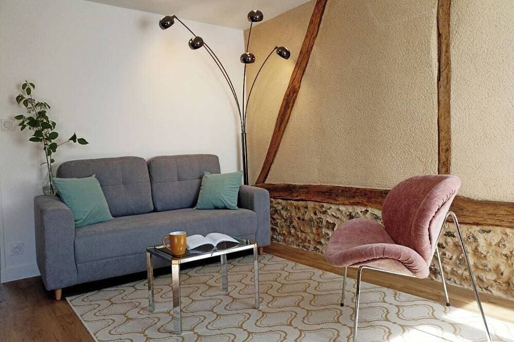 Cottage in town center, ideal for a business trip or vacation 1