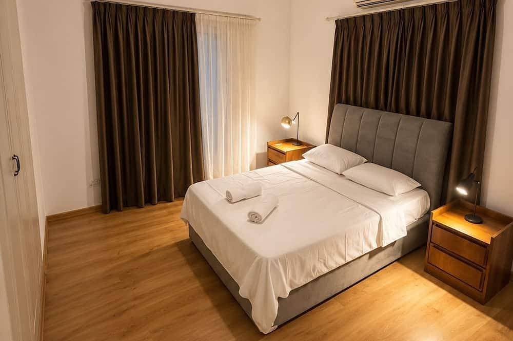 Foto 5 von 23: Kyrenia Beachfront 2 Bedroom Apartment