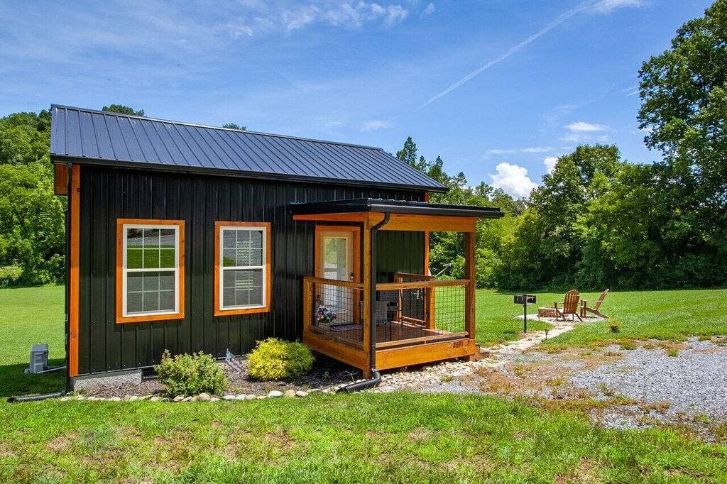 Foto 12 von 42: Sevierville Tiny Home w/ Hot Tub, Fire Pit & Grill