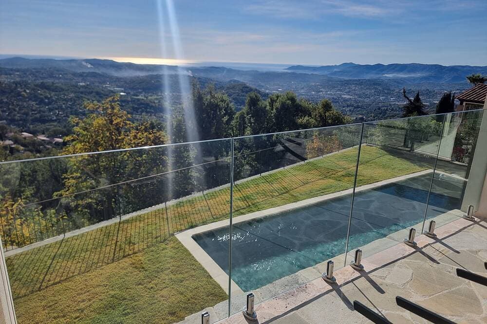 Villa mit beheiztem Pool, Panoramablick auf das Meer, ruhige Umgebung, 1 Hektar Land 1