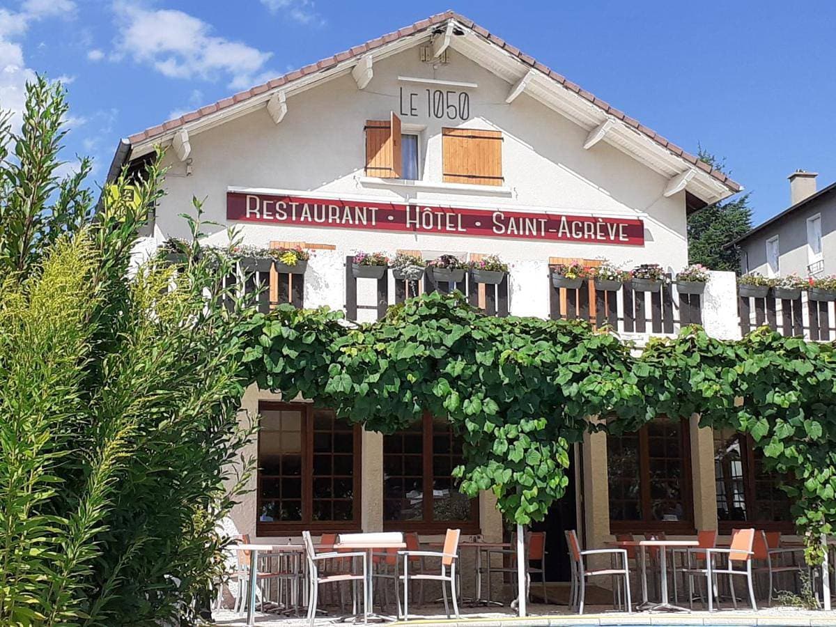 Logis Hôtel Restaurant Le 1050 1