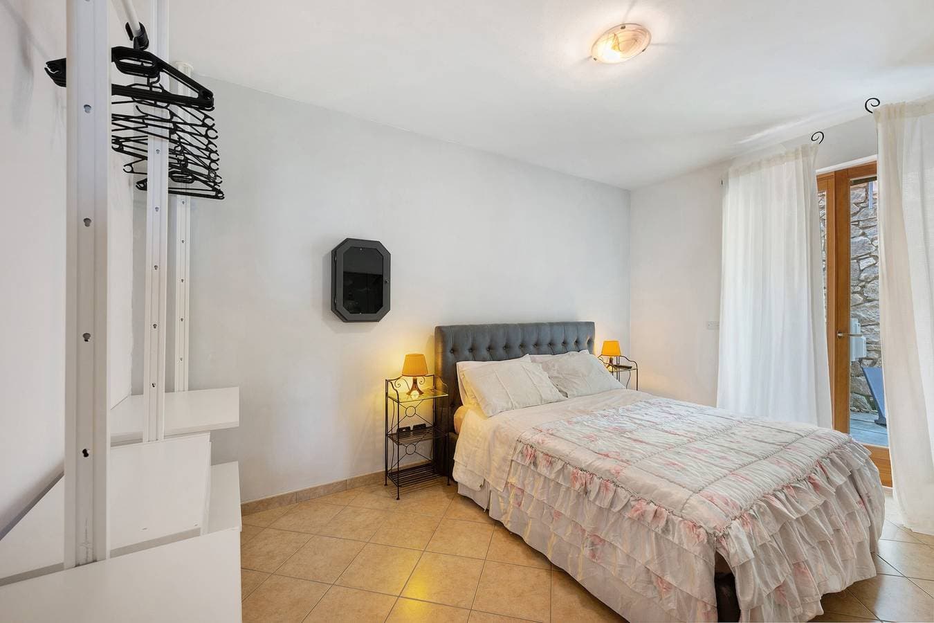 Foto 12 von 31: Ferienwohnung 'Jessica' mit Seeblick, WLAN und Klimaanlage