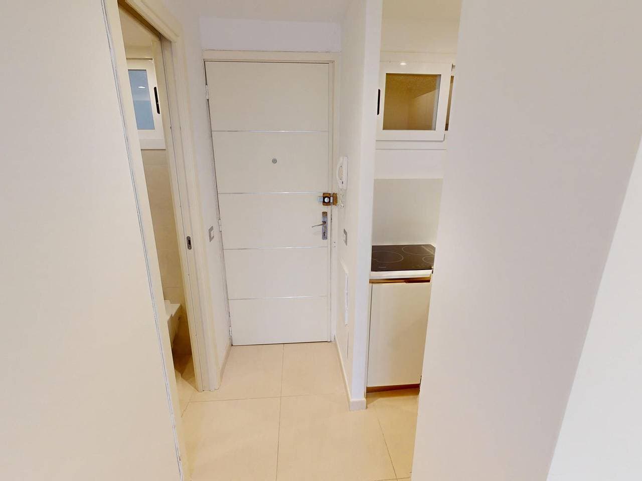 Foto 11 von 19: Modernes Studio mit Klimaanlage, Balkon und Meerblick