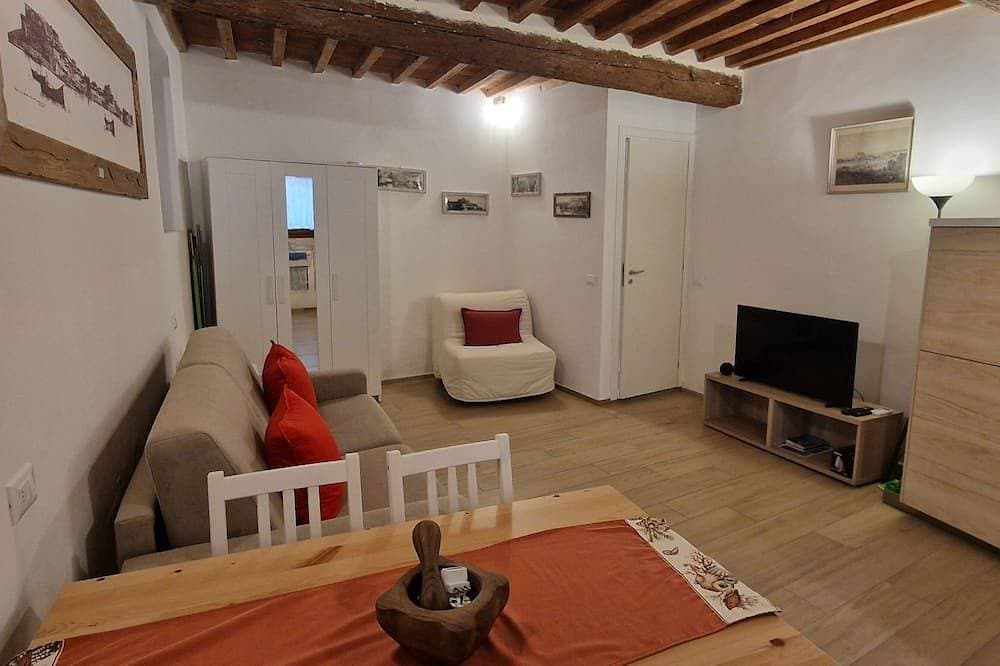 Monolove historic center just a 13-minute walk from the port of Portoferraio. 1