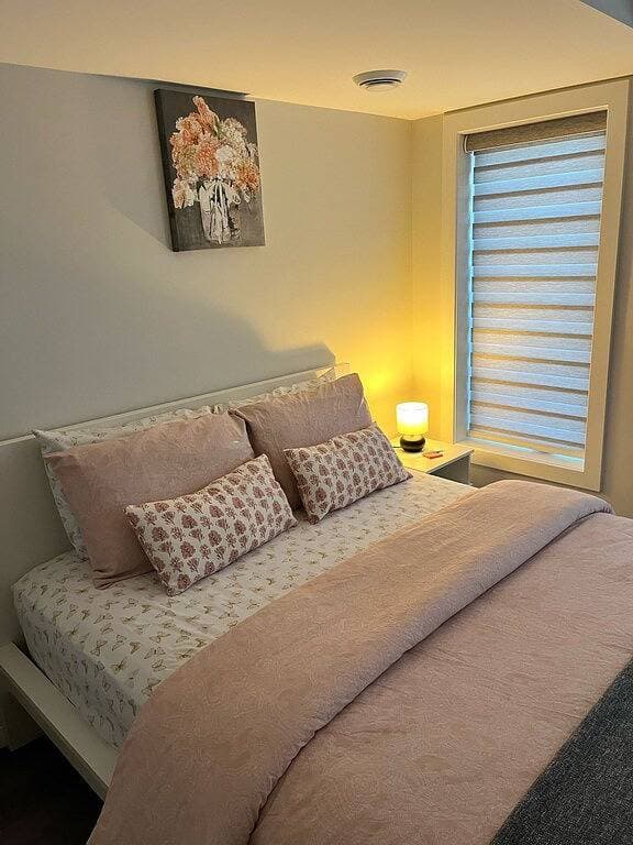 Foto 13 von 23: Cozy Private 1-bedroom Basement Suite with free parking