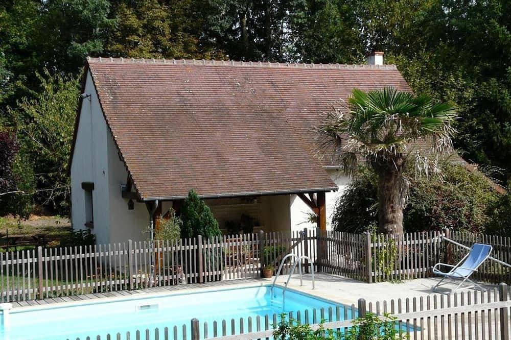 Charmantes Haus mit Gemeinschaftspool in Contres 1