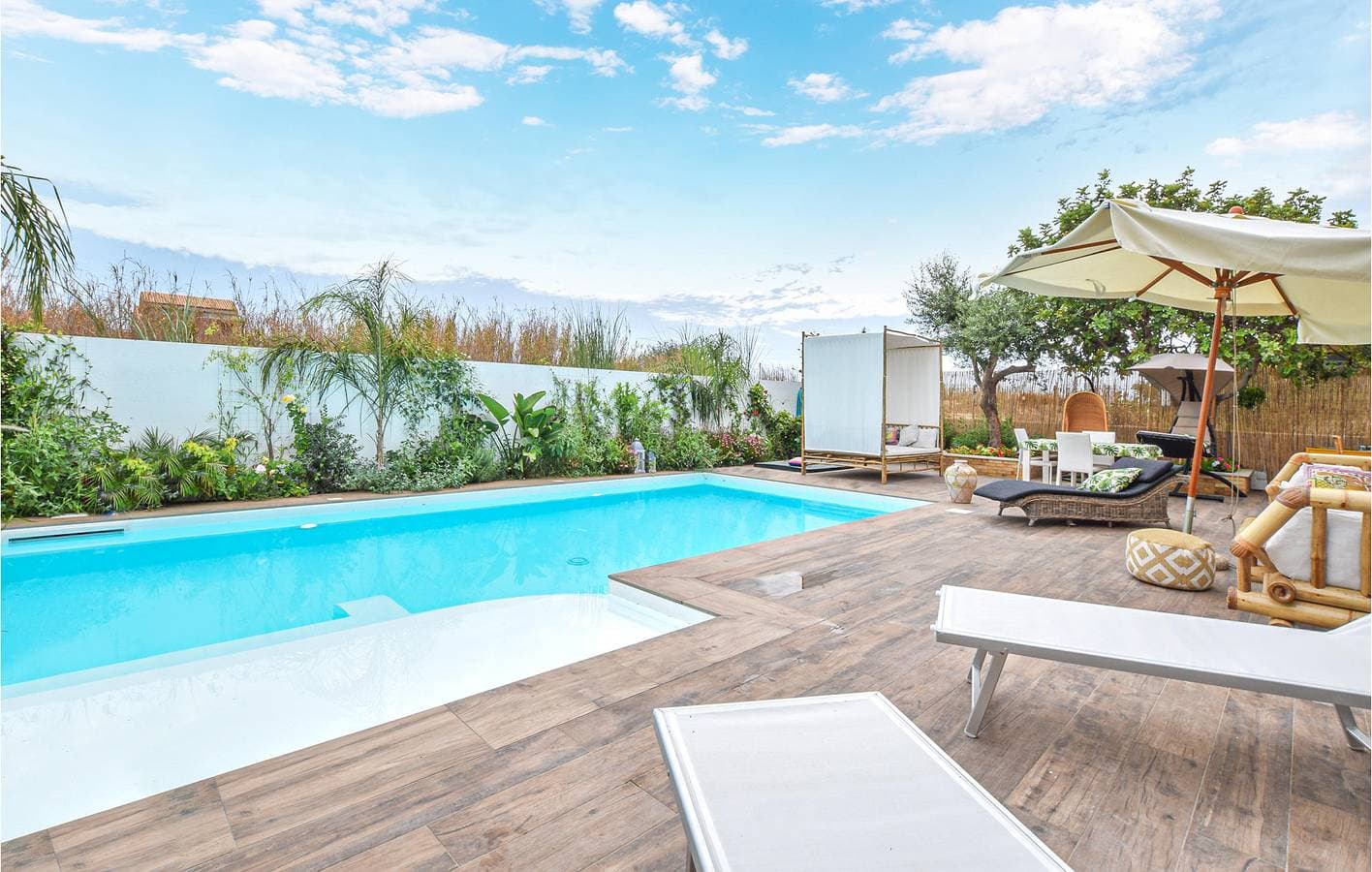 Foto 6 von 27: Rückzugsort am Strand mit Pool und Parkplatz