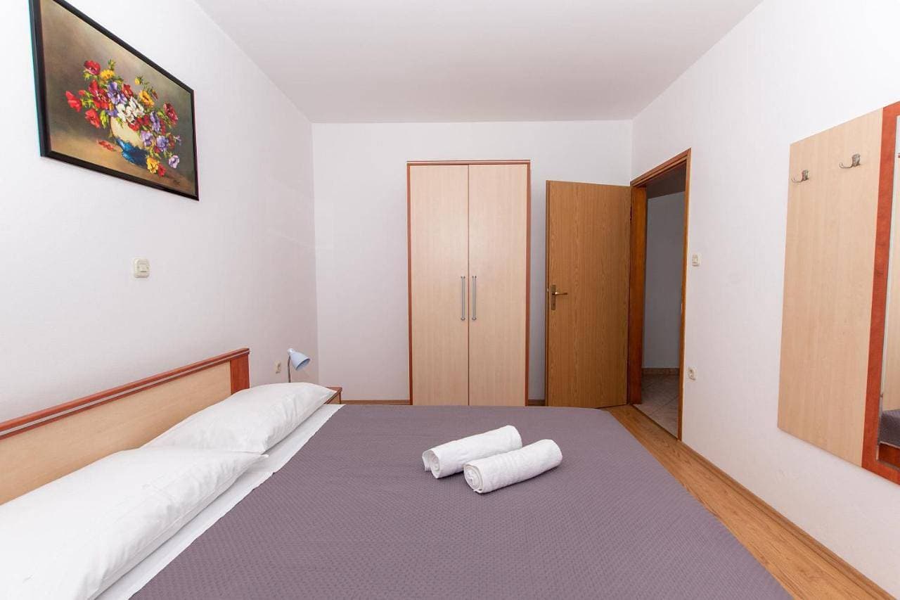 Foto 4 von 5: Six-Bedroom Holiday Home