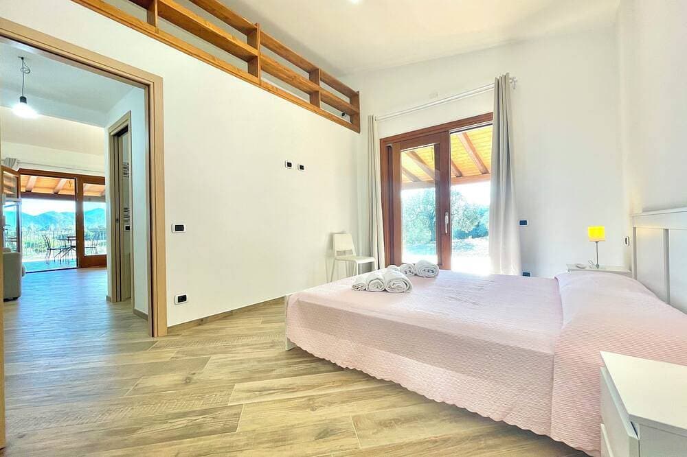 Foto 3 von 12: \" Cronta Apartments Deluxe with Terrace \"