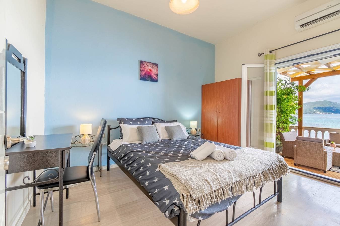 Foto 11 von 27: Ferienwohnung 'Nikos Seaside' mit Meerblick, WLAN und Klimaanlage
