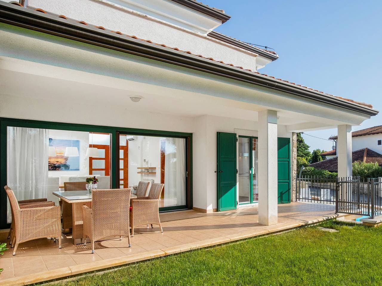 Foto 2 von 35: Villa Beach Front