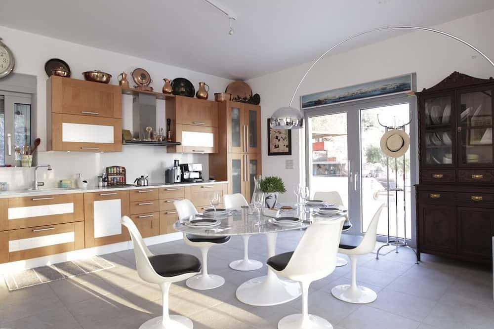 Foto 13 von 28: Spacious - Luxurious Art Villa Meerblick Mit Pool Und Herrlichem Sonnenuntergang!