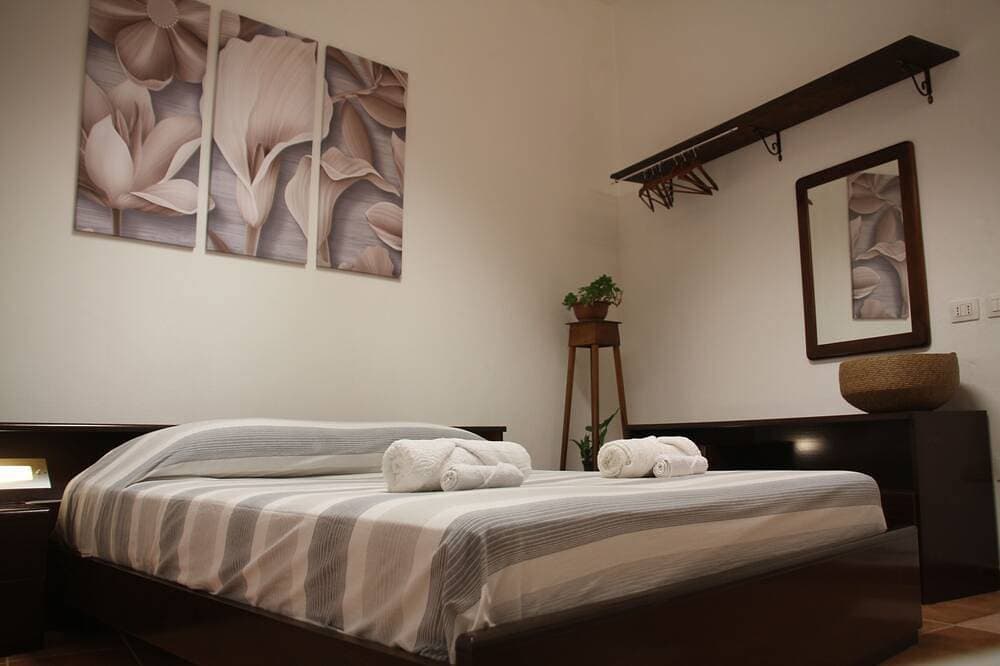 Foto 2 von 19: Cozy studio with a private sky-lit courtyard, near transport and local amenities