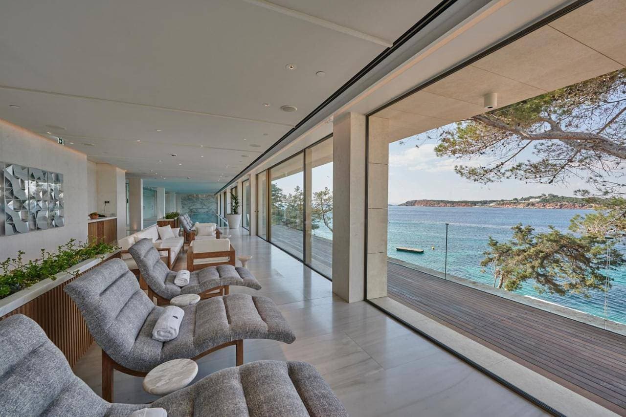 Foto 5 von 13: One-Bedroom King Suite with Nafsika Sea View Garden