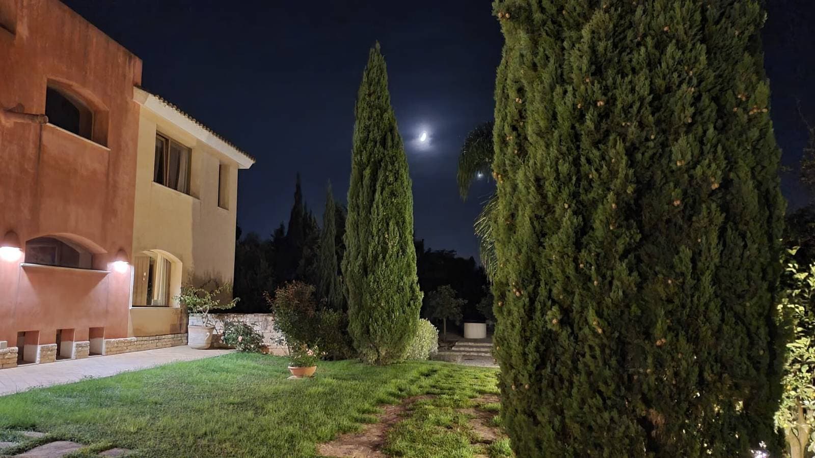 Foto 10 von 61: Villa Dammusello mit Pool, Garten und WLAN