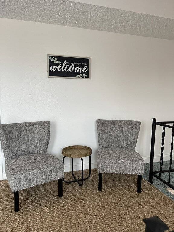 Downtown Retro Modern Flat, 3 blocks from the beach! 1