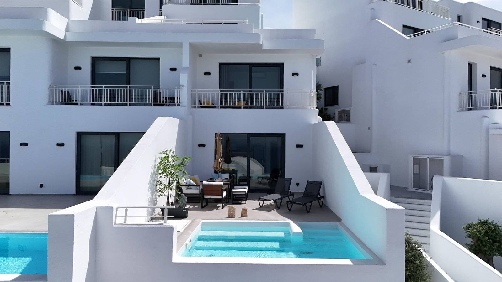 Foto 3 von 43: Orga Homes Villa White Pearl mit privatem Pool