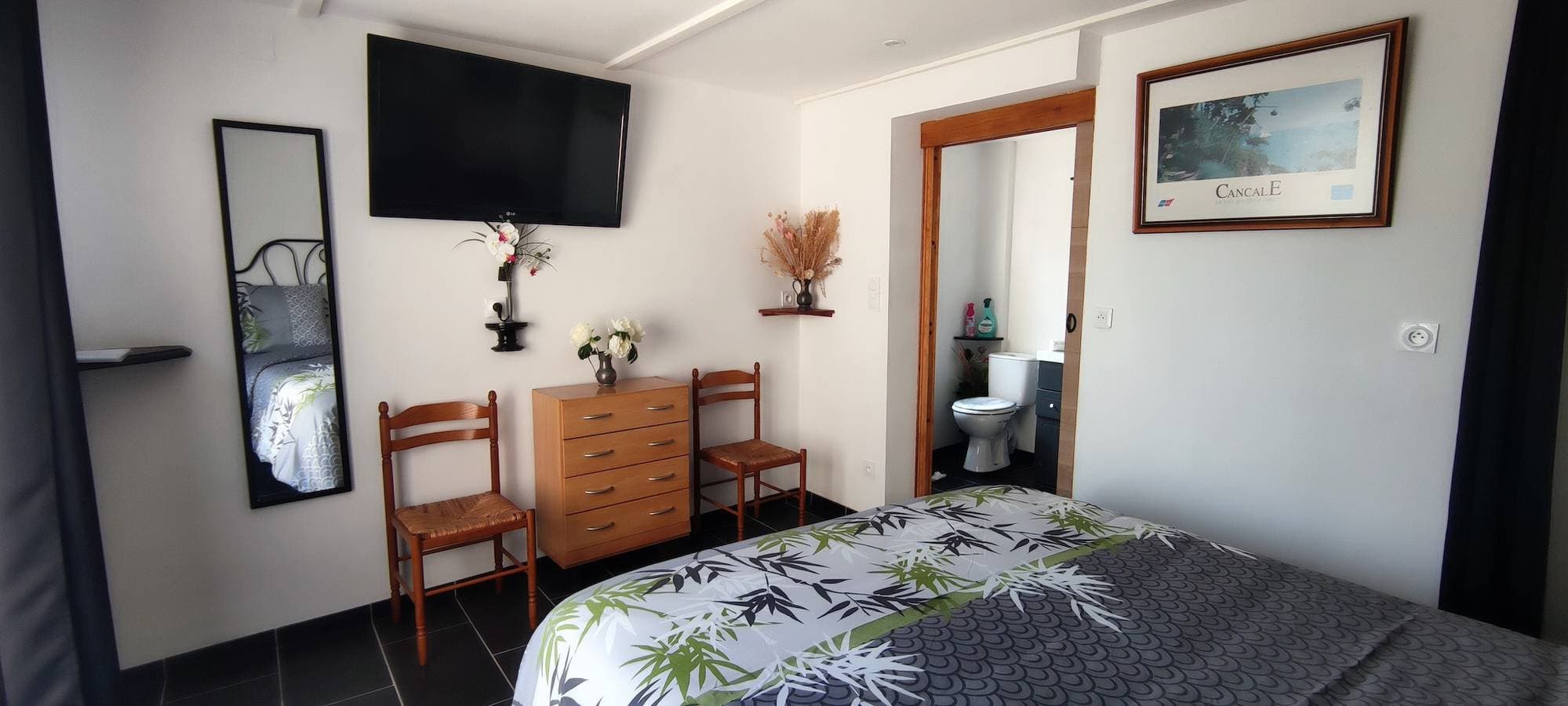 Foto 13 von 19: Gästezimmer „Le Chatry“ mit gemeinsamer Terrasse und WLAN in Cancale