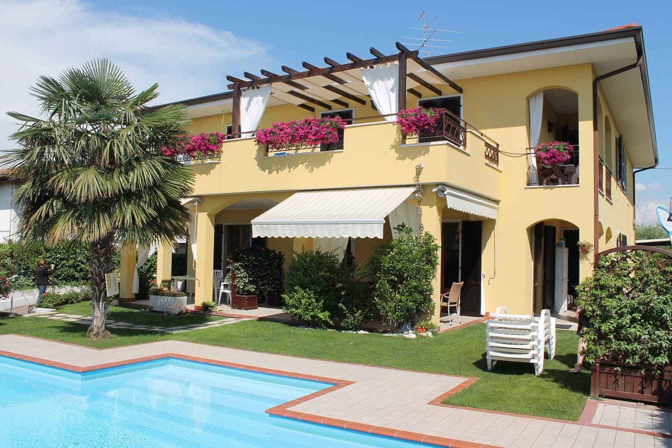 Ferienwohnung mit Pool 1