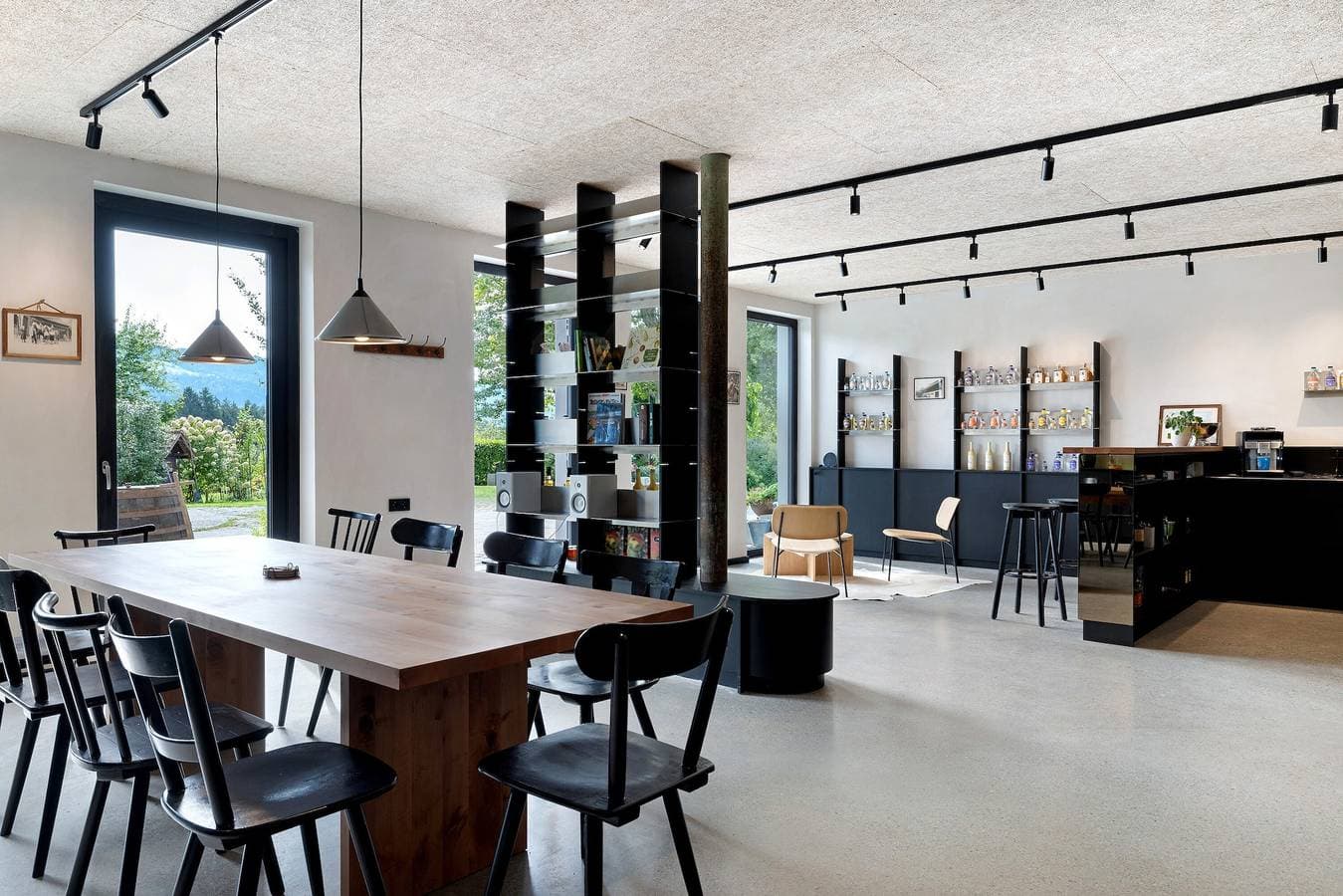 Foto 10 von 47: Ferienwohnung 'Noir' mit Bergblick, Balkon und Wi-Fi